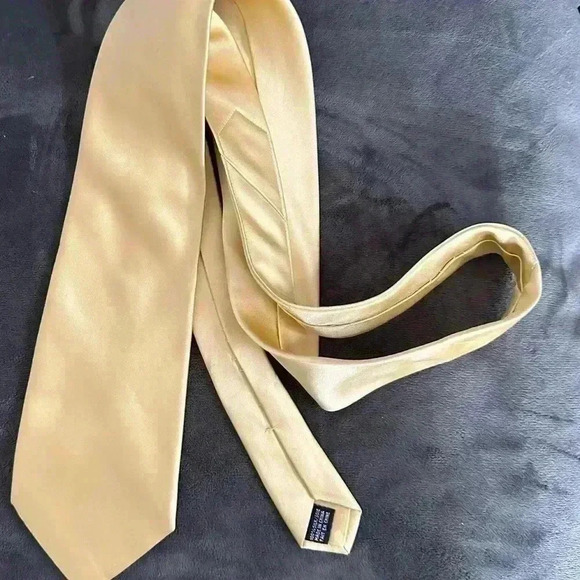 ✅Men’s  Geoffrey Beene Light Yellow necktie - Picture 4 of 11